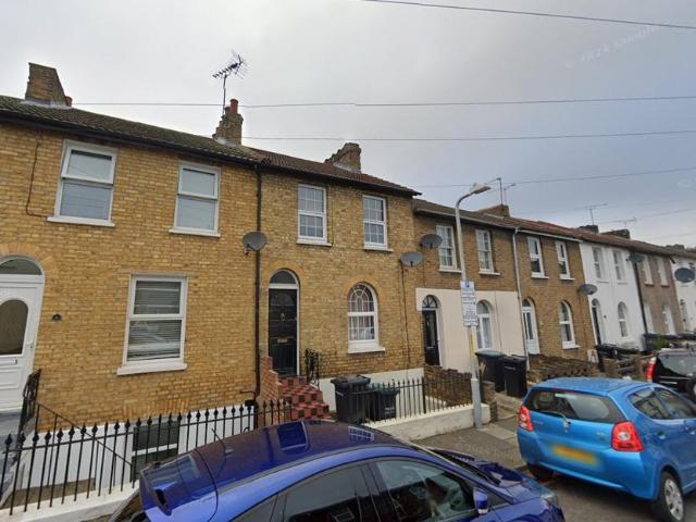 3 bedroom terraced house to rent