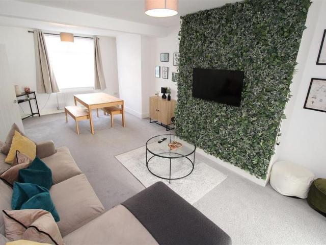 3 bedroom terraced house to rent