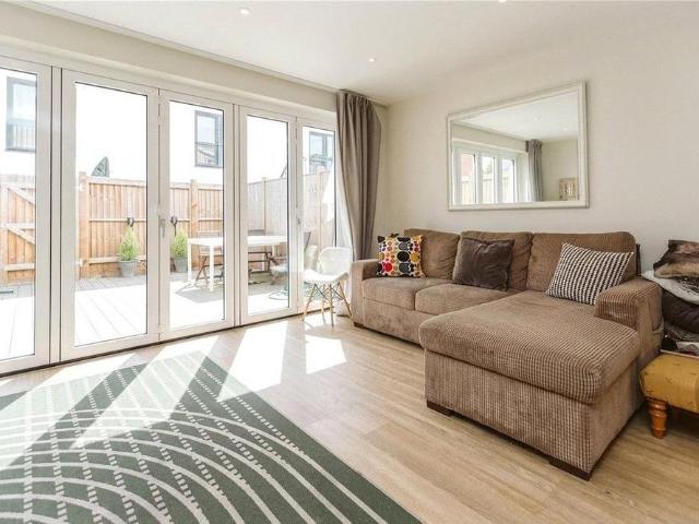 3 bedroom terraced house to rent