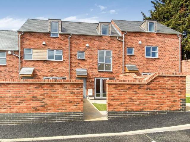 3 bedroom terraced house to rent