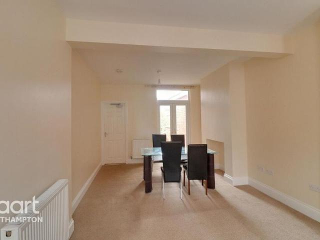 3 bedroom terraced house to rent