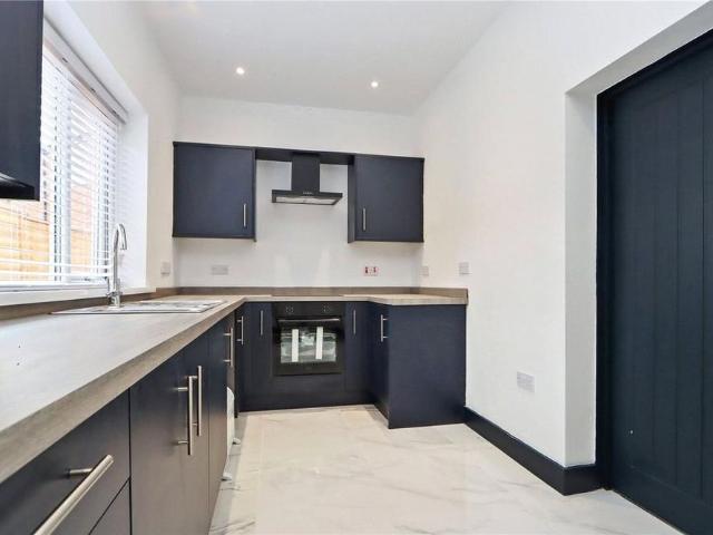 3 bedroom terraced house to rent