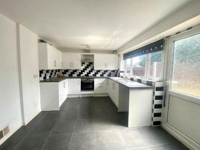 3 bedroom terraced house to rent