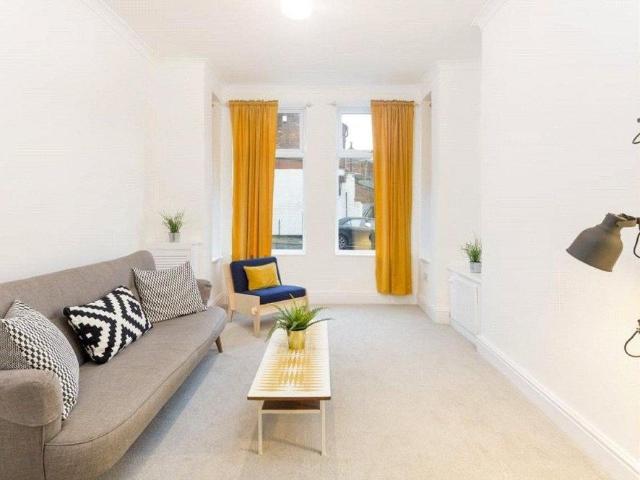 3 bedroom terraced house to rent