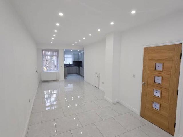 3 bedroom terraced house to rent