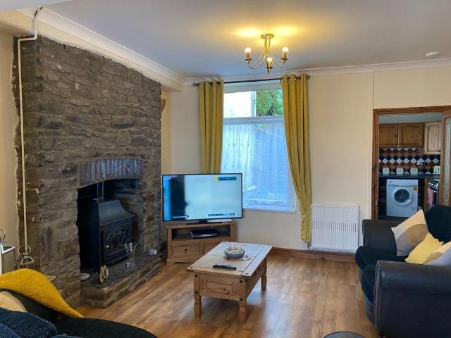 3 bedroom terraced house to rent