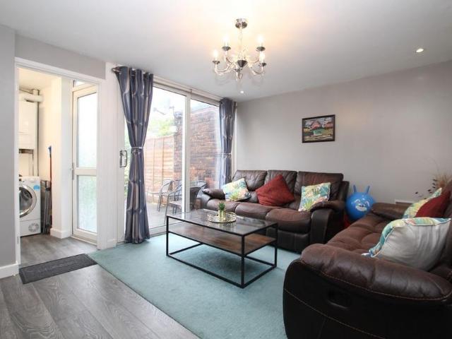 3 bedroom terraced house to rent
