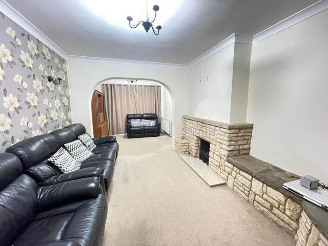 3 bedroom terraced house to rent