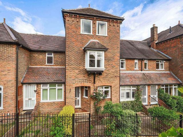 3 bedroom terraced house to rent