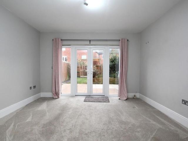 3 bedroom terraced house to rent