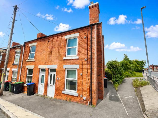 3 bedroom end of terrace house to rent