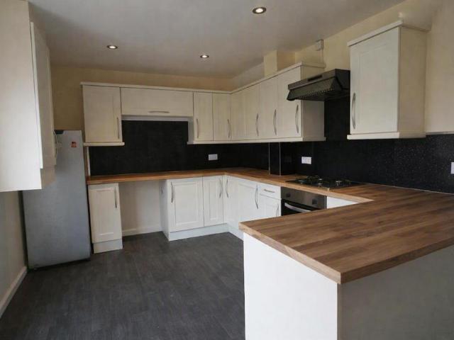 3 bedroom terraced house to rent