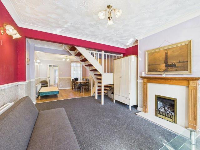 3 bedroom terraced house to rent