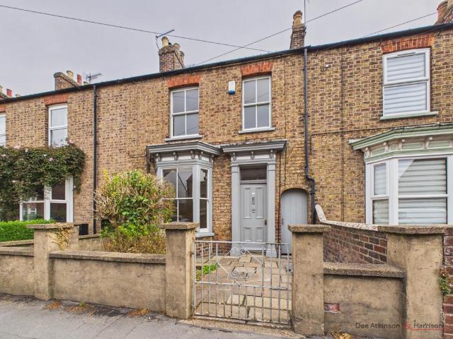 3 bedroom terraced house to rent