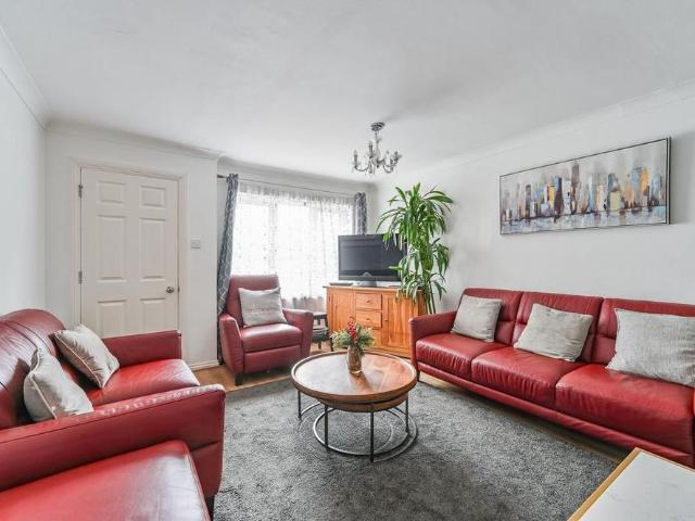 3 bedroom terraced house to rent