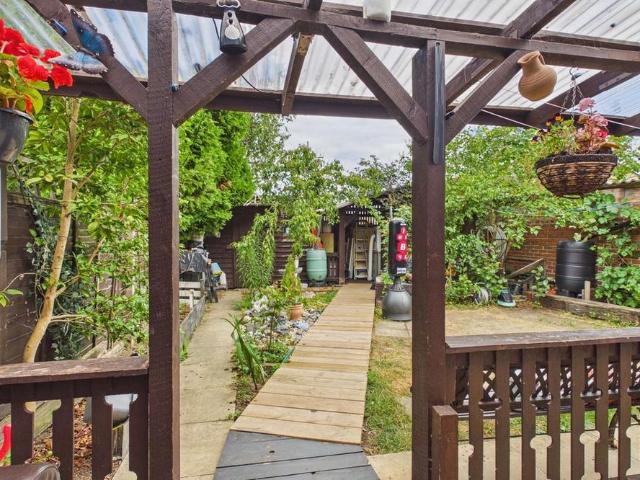3 bedroom terraced house to rent