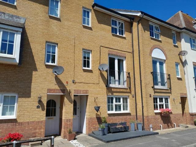 3 bedroom terraced house to rent