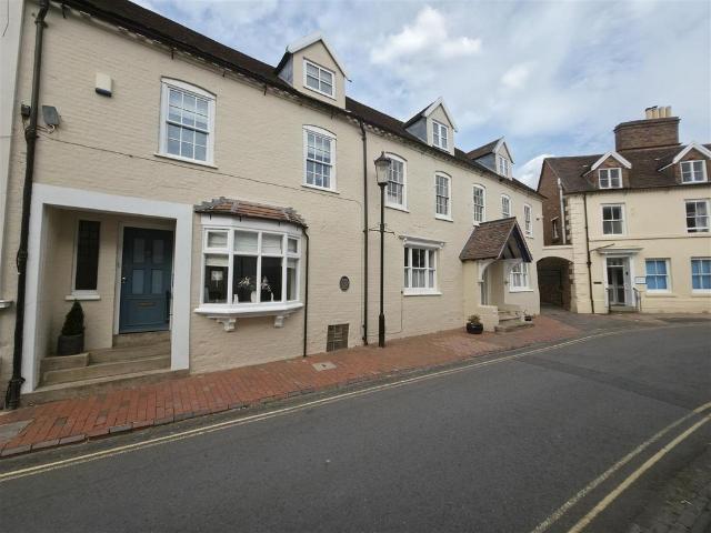 3 bedroom terraced house to rent