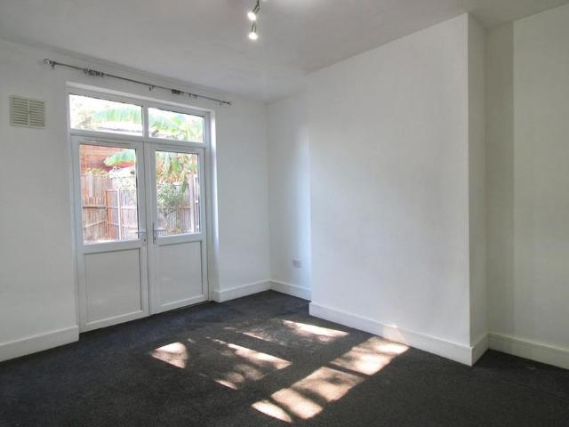 4 bedroom terraced house to rent