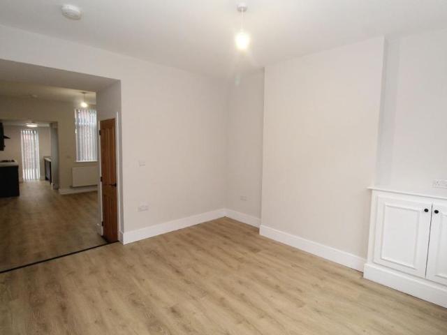 3 bedroom terraced house to rent