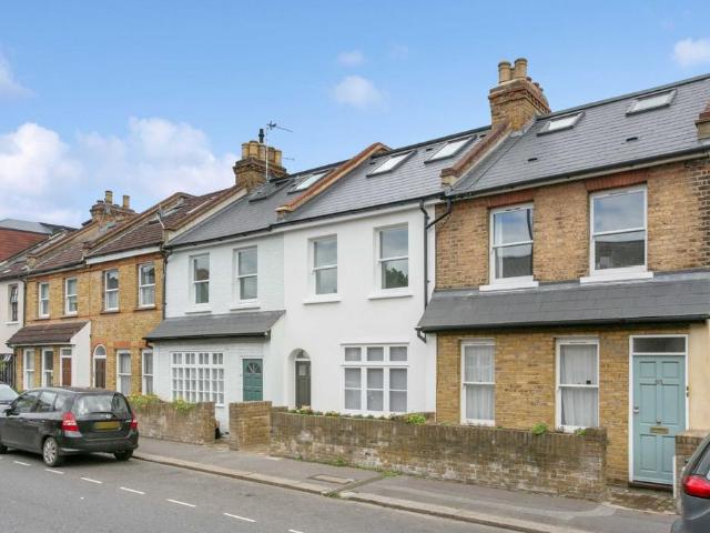 3 bedroom terraced house to rent