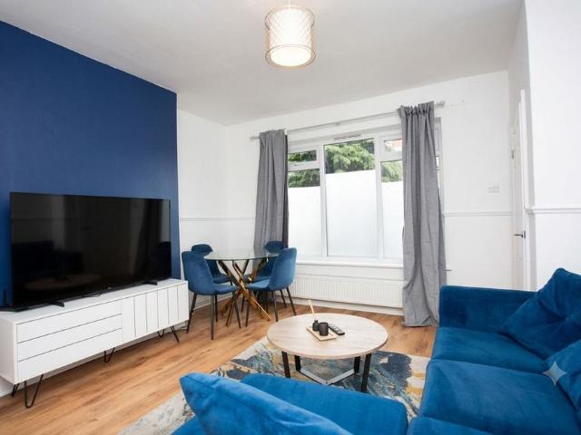 3 bedroom terraced house to rent
