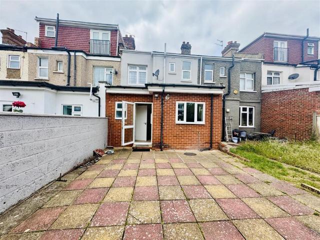 3 bedroom terraced house to rent