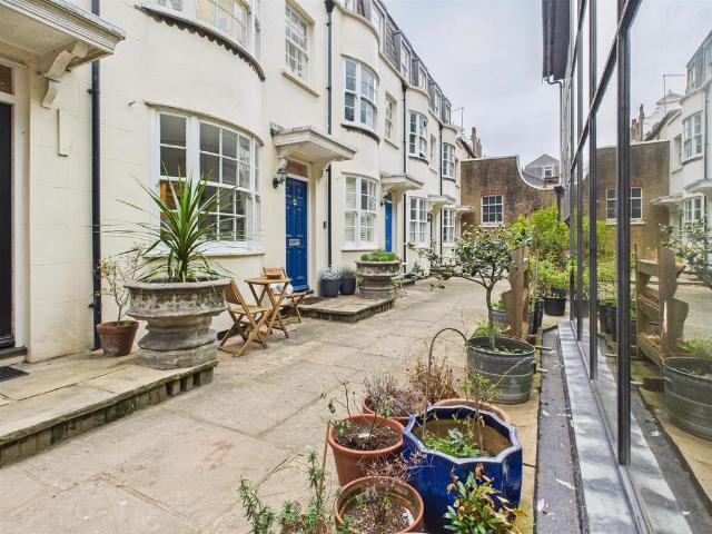 3 bedroom terraced house to rent