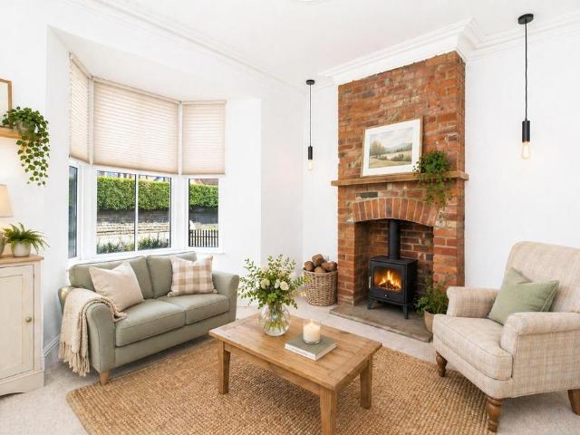 3 bedroom terraced house to rent
