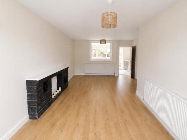 3 bedroom terraced house to rent