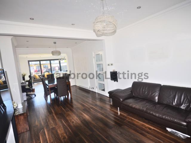 3 bedroom terraced house to rent
