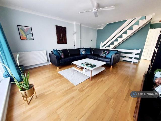 3 bedroom terraced house to rent