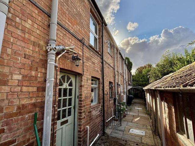 3 bedroom terraced house to rent