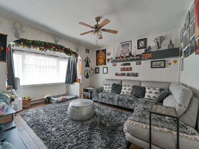 3 bedroom terraced house to rent