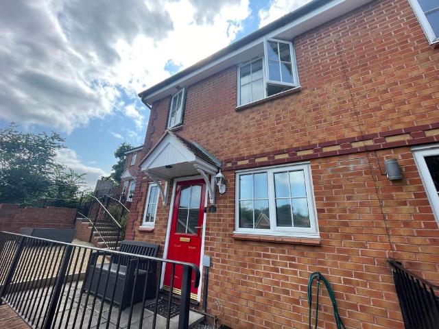 3 bedroom terraced house to rent