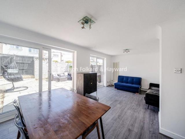 3 bedroom terraced house to rent