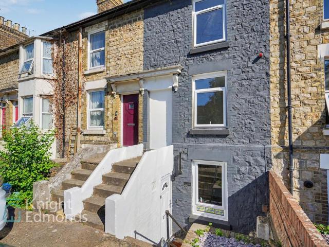 3 bedroom terraced house to rent