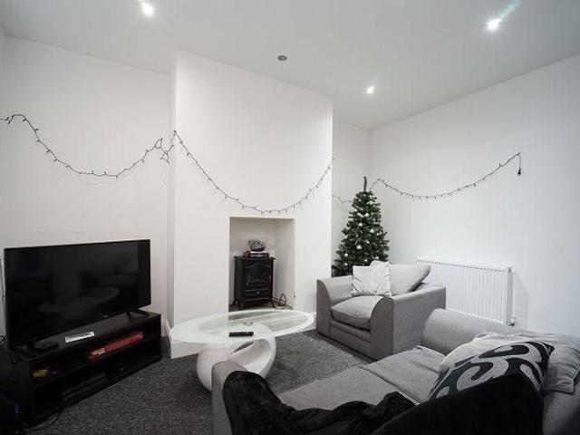 3 bedroom terraced house to rent
