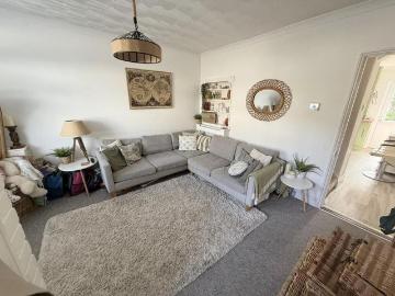 3 bedroom end of terrace house to rent