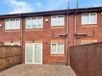3 bedroom terraced house to rent