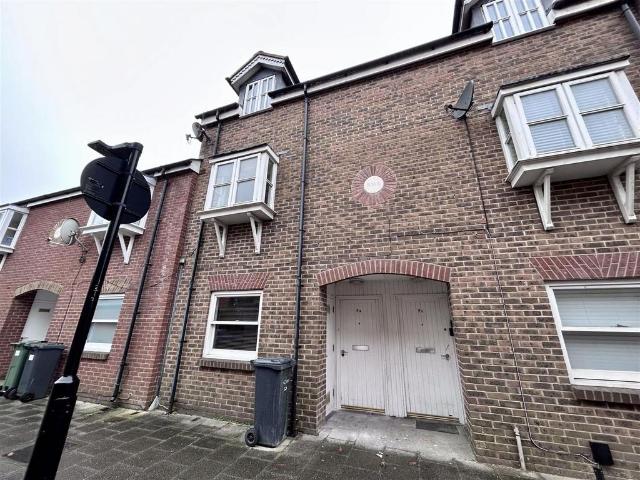 3 bedroom terraced house to rent