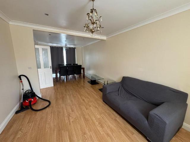3 bedroom terraced house to rent