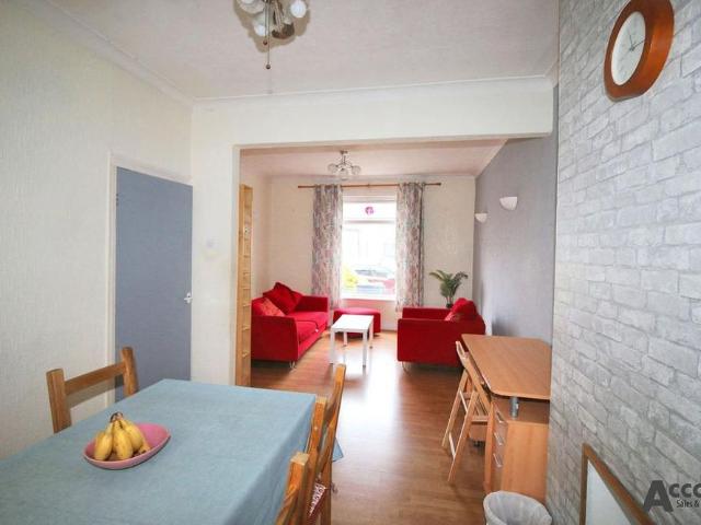 3 bedroom terraced house to rent