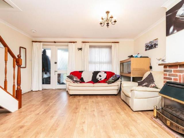 3 bedroom terraced house to rent