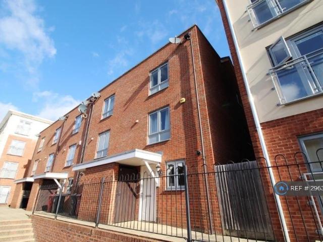 3 bedroom terraced house to rent