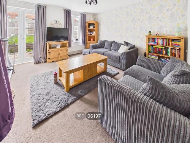 3 bedroom terraced house to rent