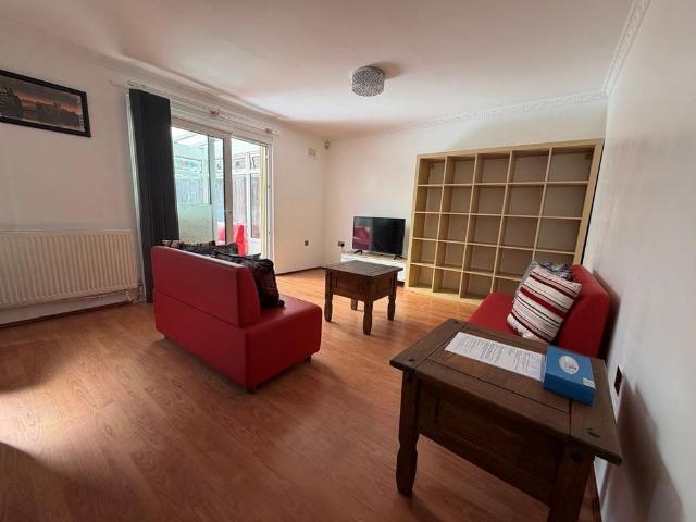 3 bedroom terraced house to rent