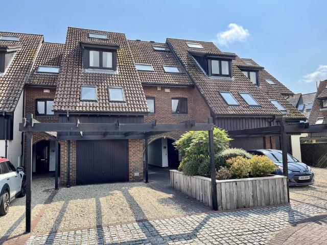 3 bedroom terraced house to rent