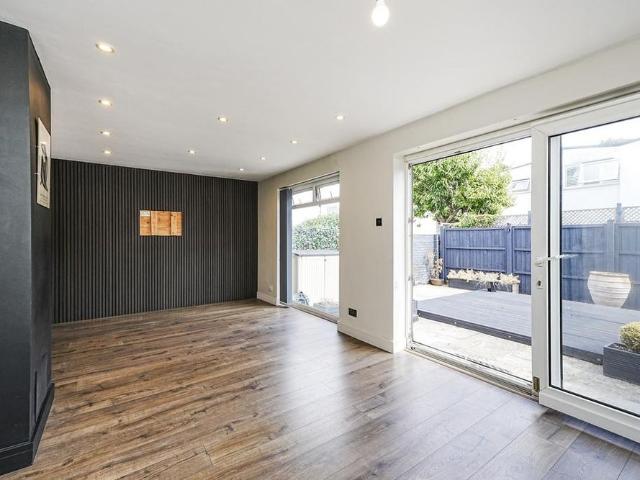 3 bedroom terraced house to rent