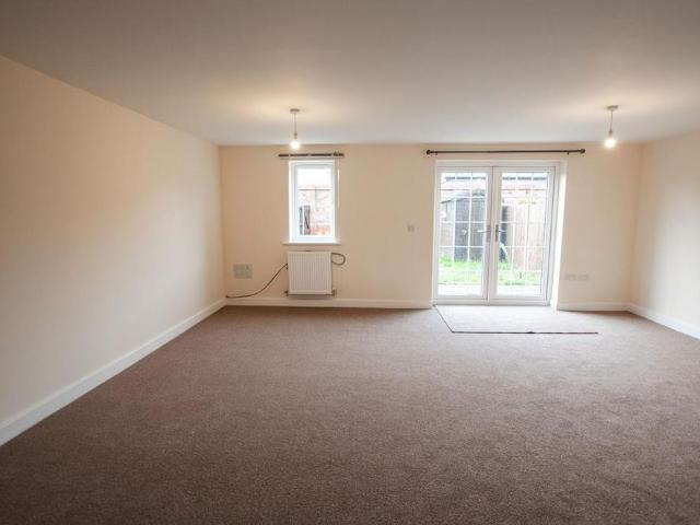 3 bedroom terraced house to rent